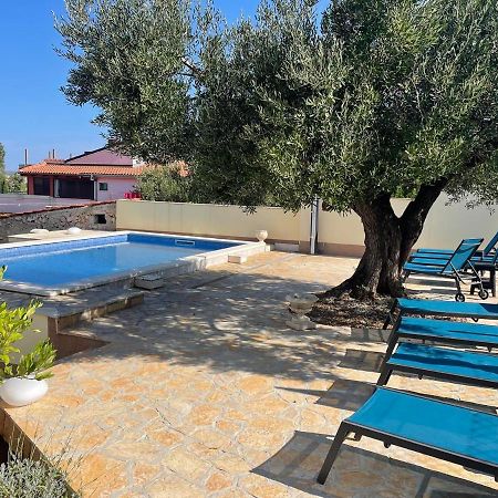 Villa Luger Eg Ražanj Buitenkant foto