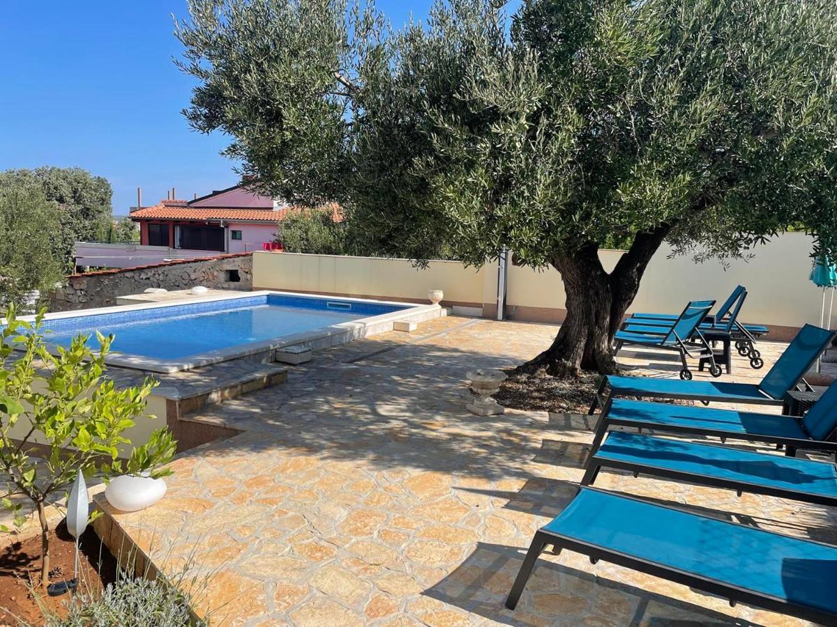 Villa Luger Eg Ražanj Buitenkant foto