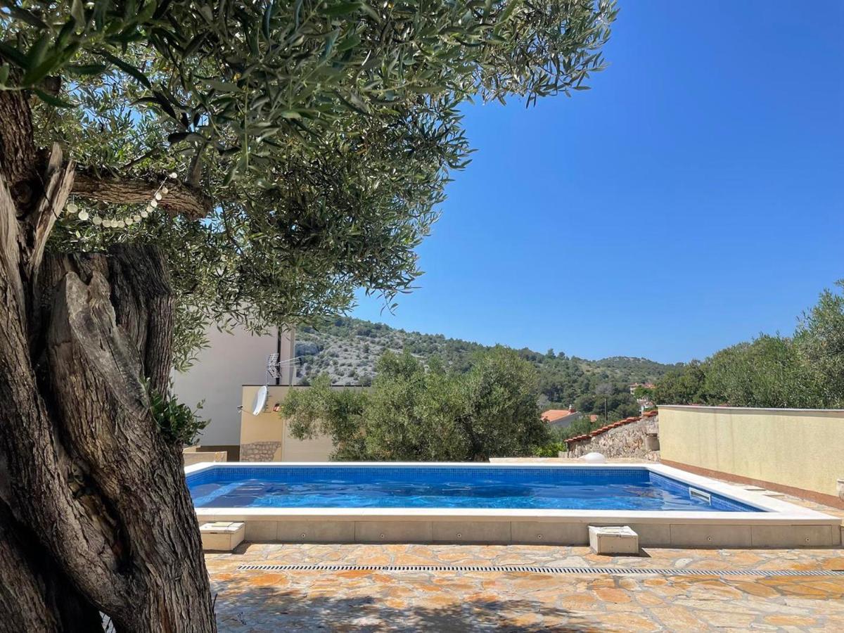 Villa Luger Eg Ražanj Buitenkant foto