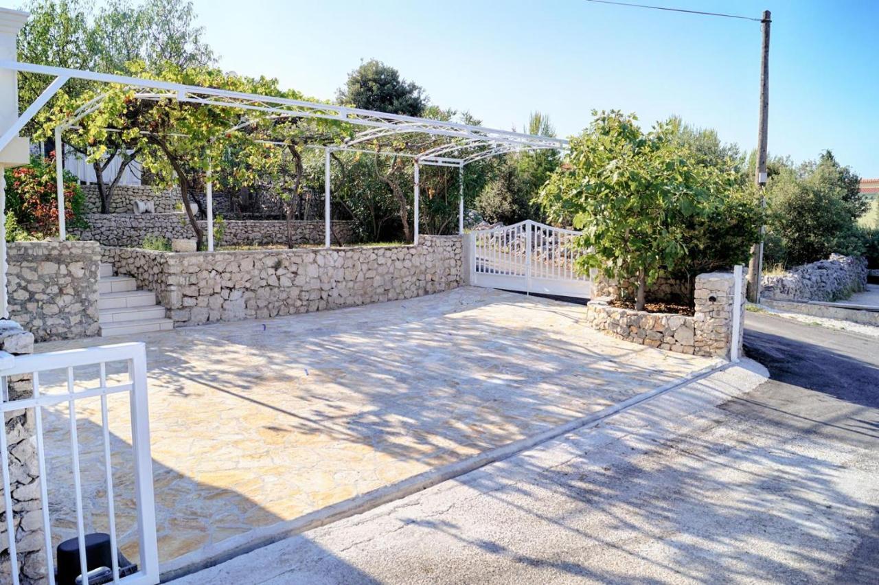 Villa Luger Eg Ražanj Buitenkant foto